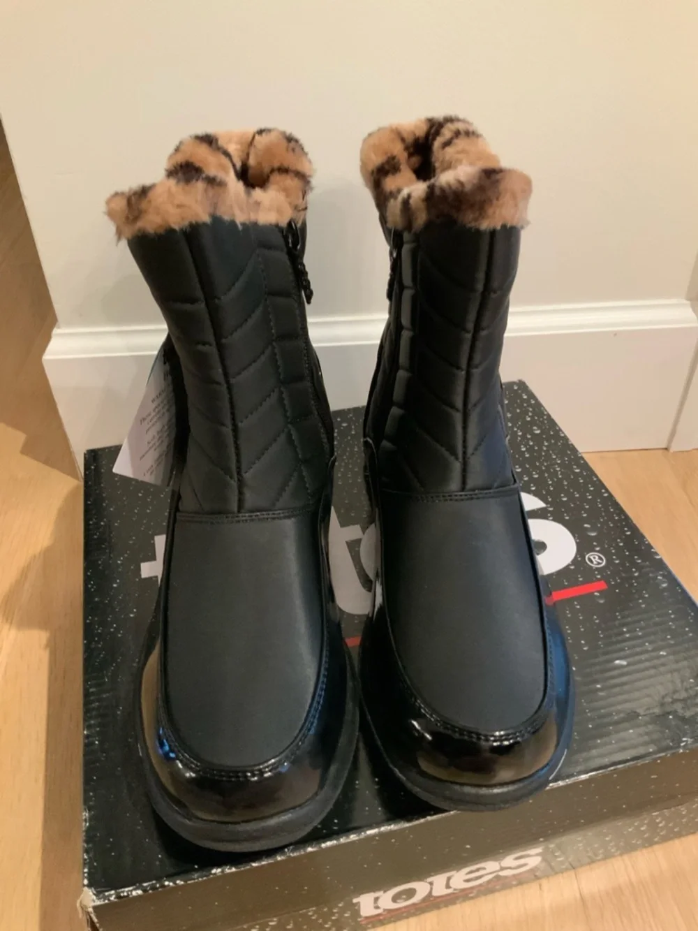 Totes Boots 8 Warm Waterproof Black Easy Off /on With 2 Zippers Faux Fur New